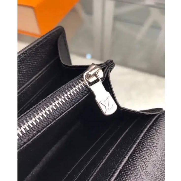 LV Bags 19B5790004 0502